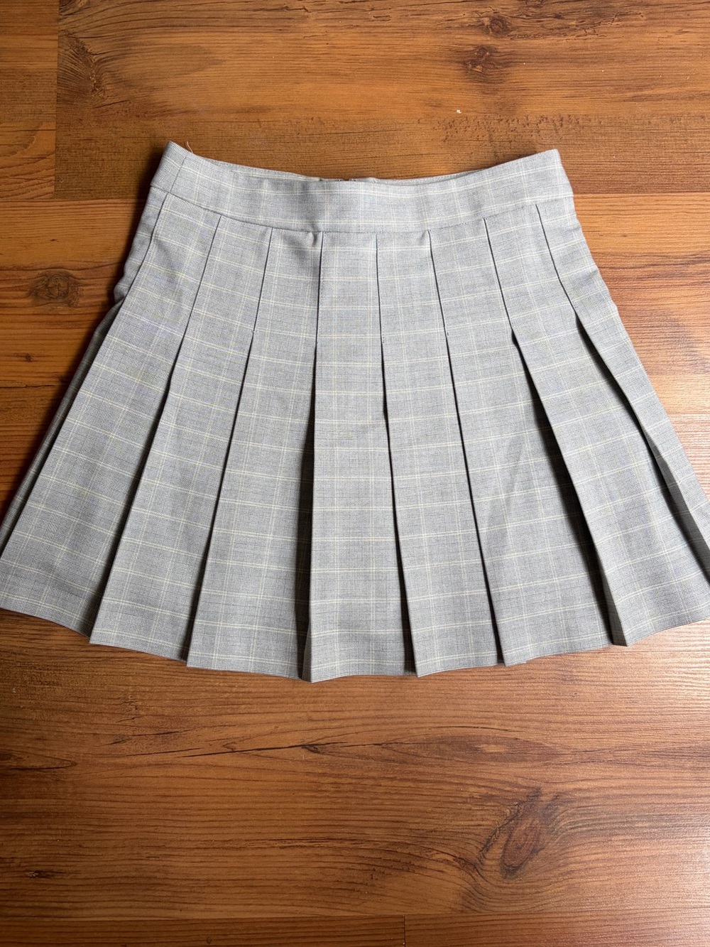 Aritzia Light Gray Plaid Pleated Mini Skirt